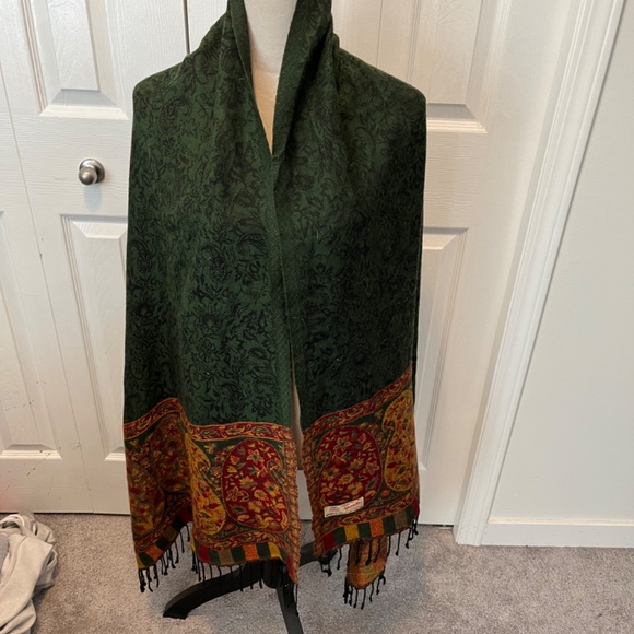Oswal woollen Mills wool shawl - Picture 2 of 10